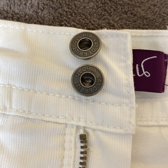 Gloria Vanderbilt size 6p white skort corduroy - Picture 7 of 7